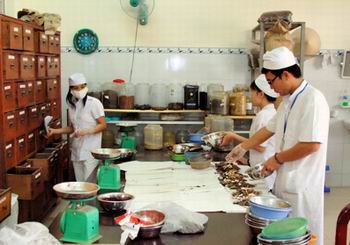 Bình[-]Thuận[-]phát[-]triển[-]mạng[-]lưới[-]y[-]dược[-]học[-]cổ[-]truyền